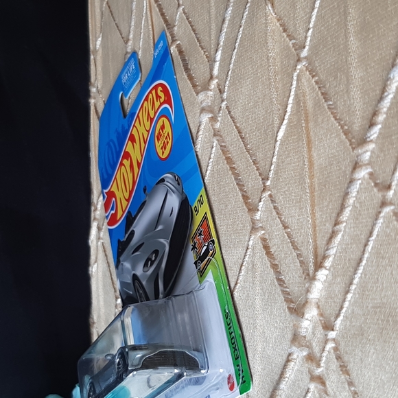 Hot Wheels Aston Martin V12 Speedster 2021 HW Exotics Collection - Picture 4 of 9